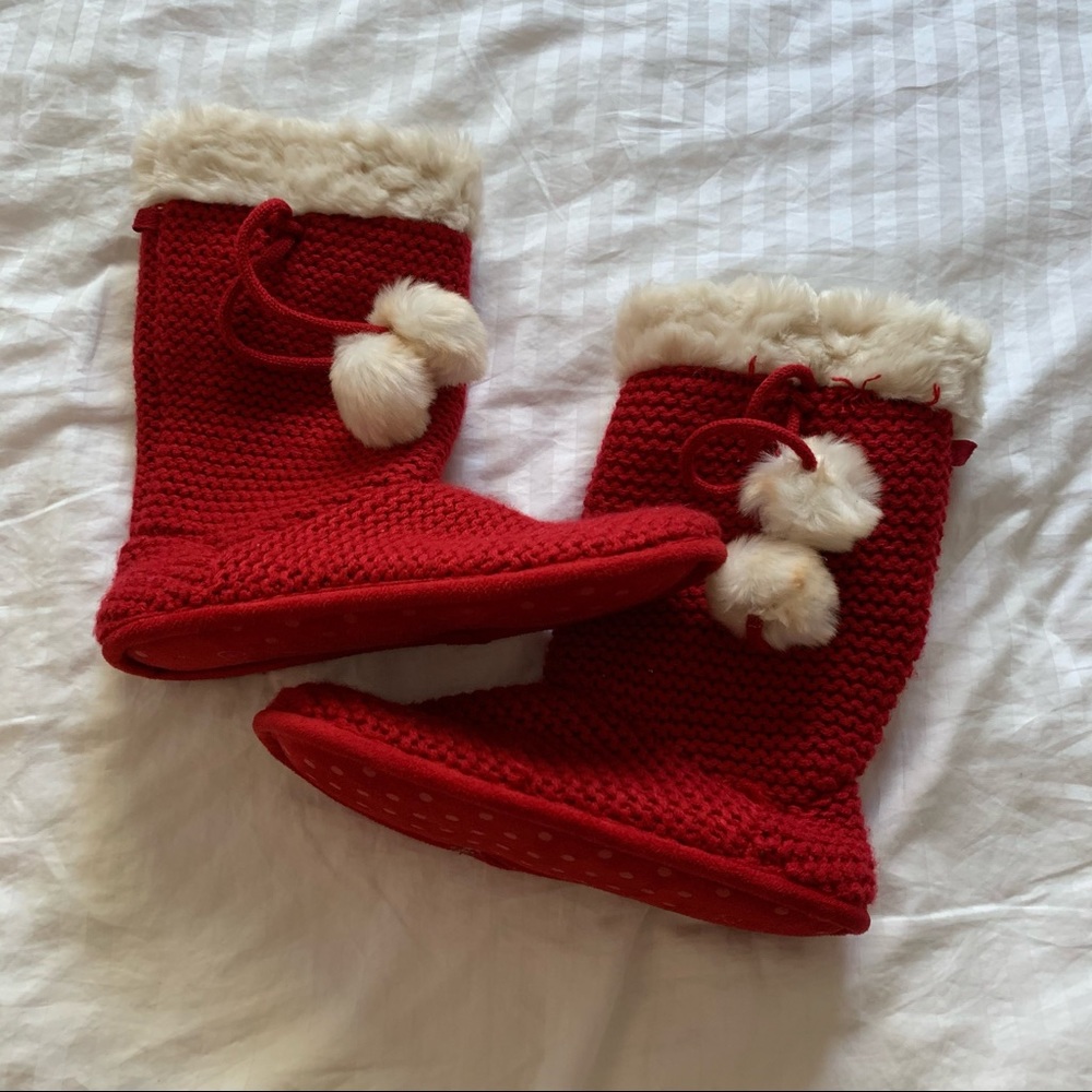 ❤️❄️ NWOT Winter Boot-Style House Slippers w/ PomPoms